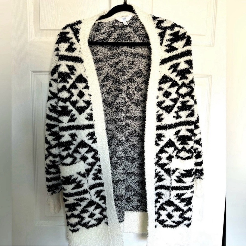 Time and Tru Oversized Black and White Cardigan Women’s Small